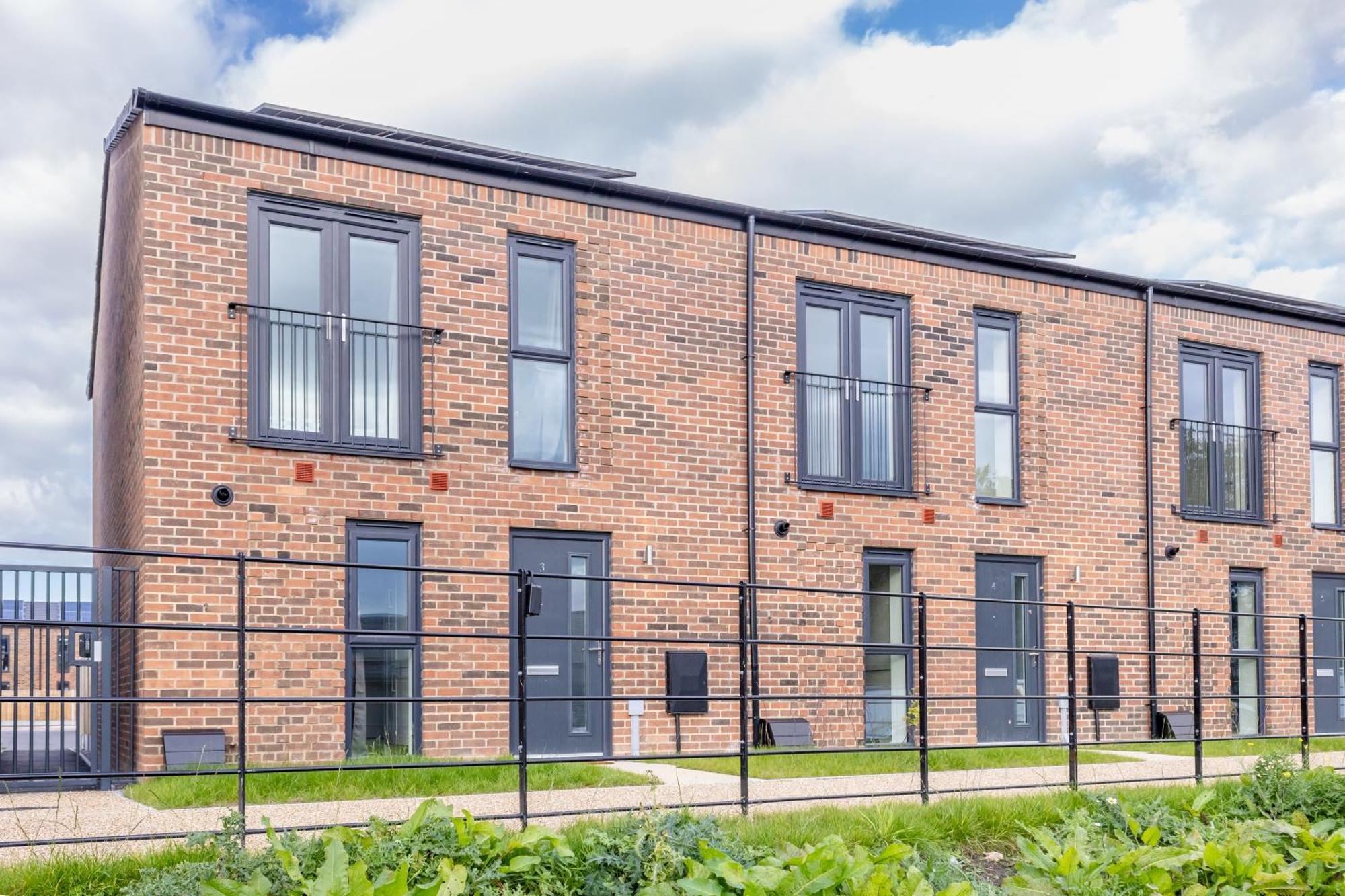 A Mordern Semi-detached House With 3 Bedroom