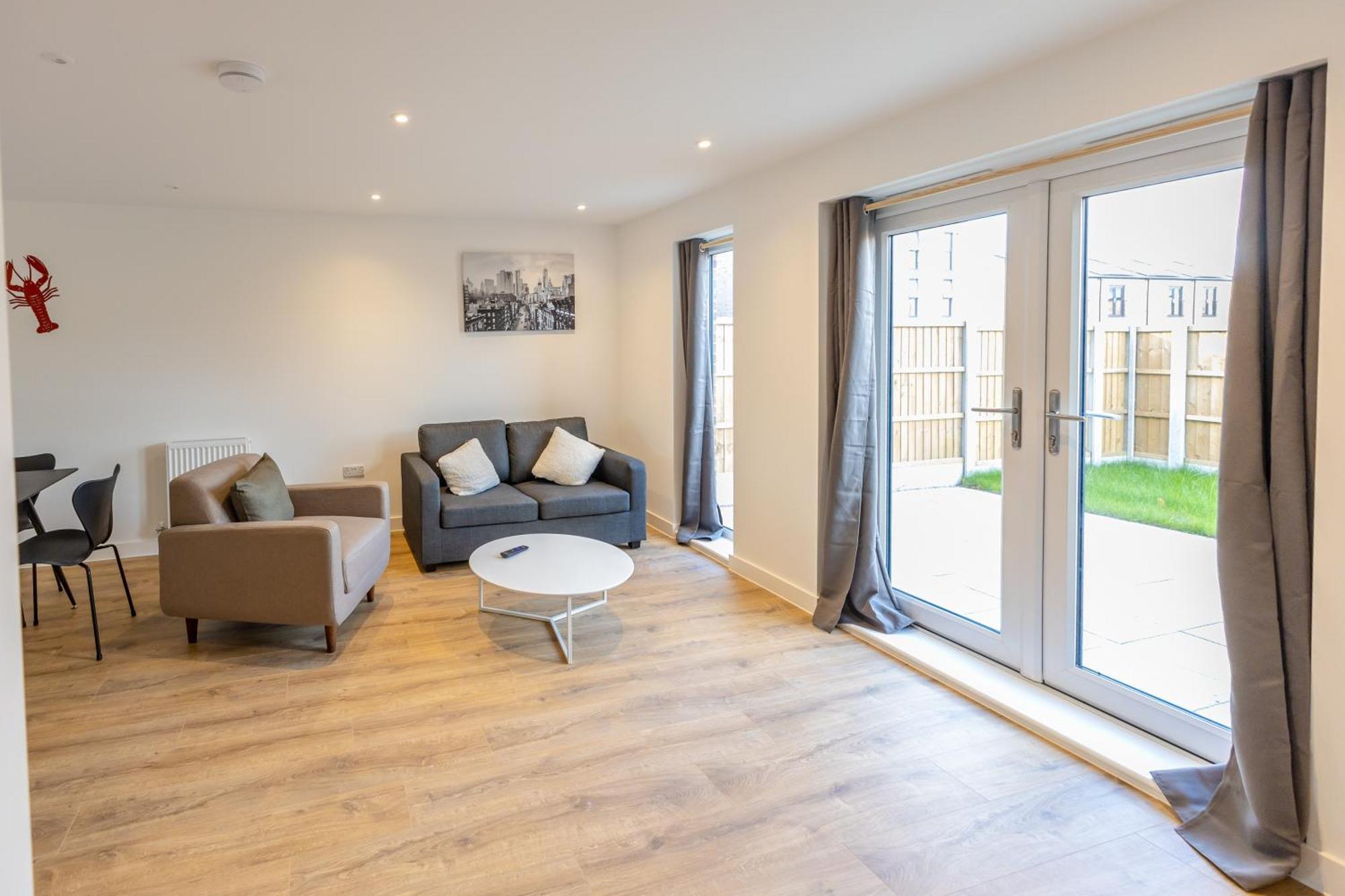A Mordern Semi-detached House With 3 Bedroom Manchester